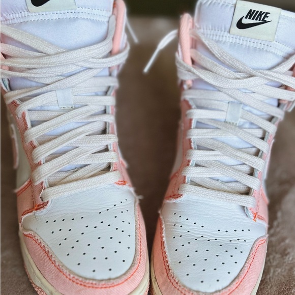 Worn once women’s nike sneakers size 7.5 in pink - Picture 3 of 3